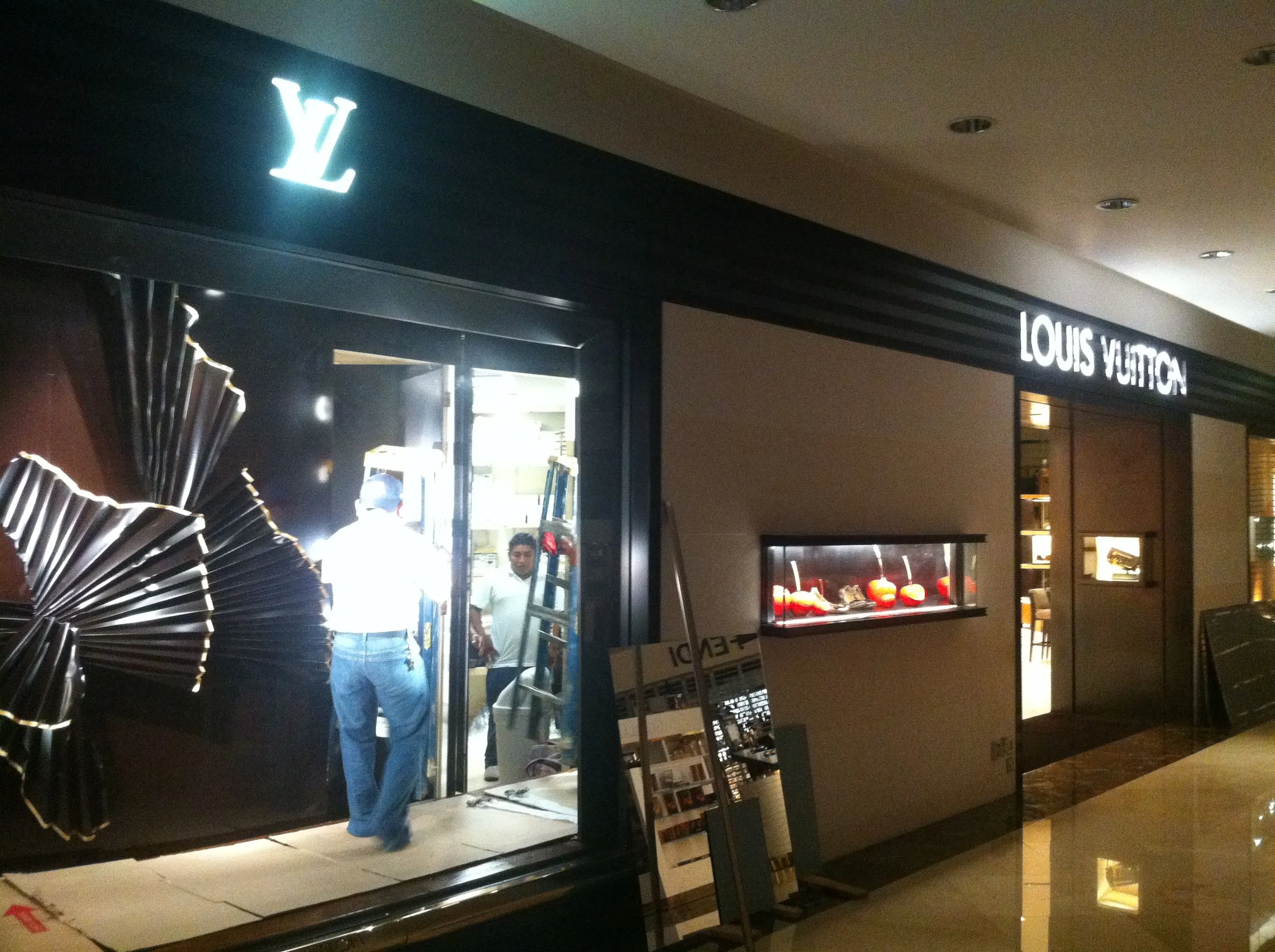 Fachadas de cristal y templados en Louis Vuitton - Imagen 2