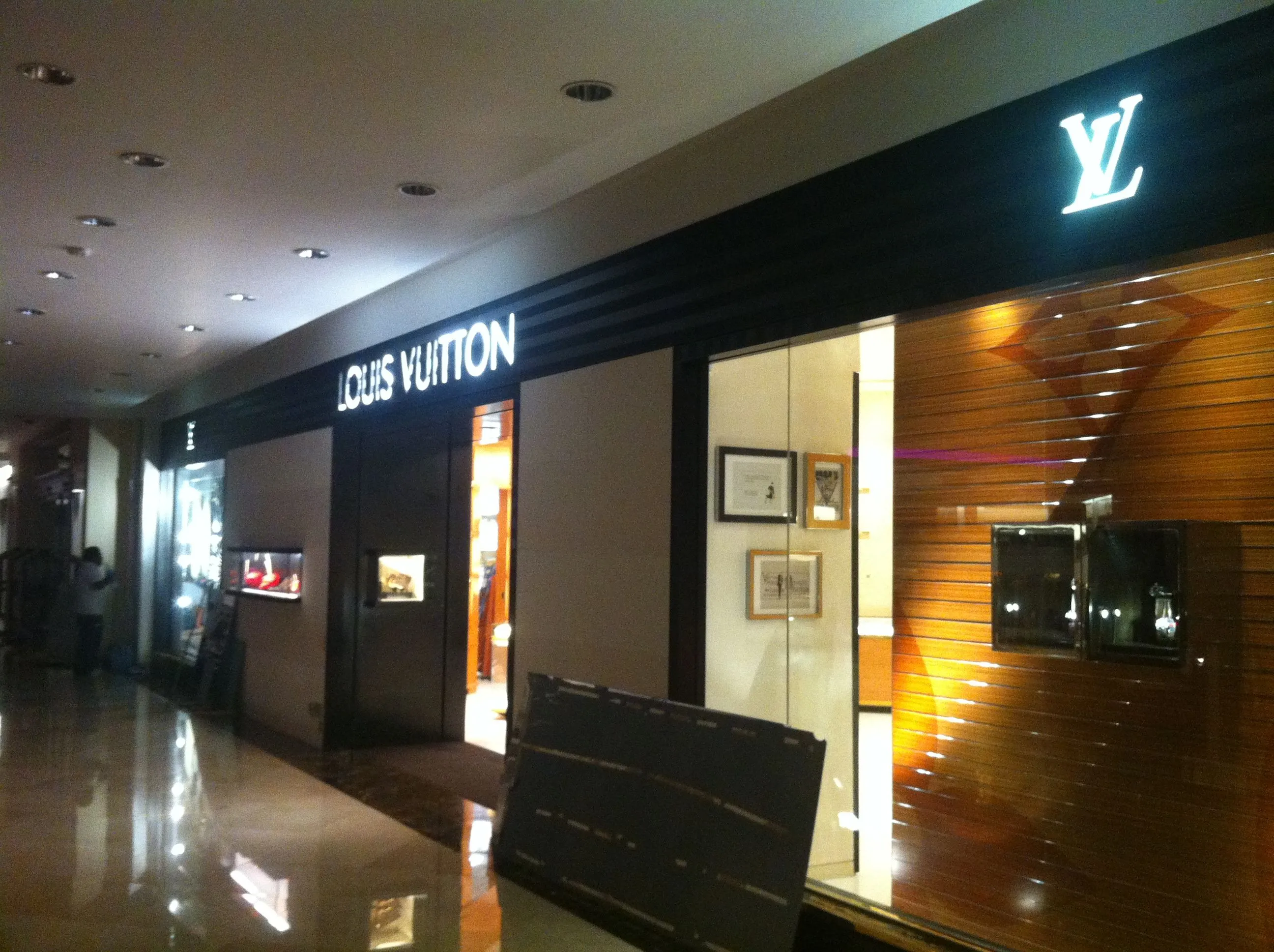 Fachadas de cristal y templados en Louis Vuitton - Imagen 3