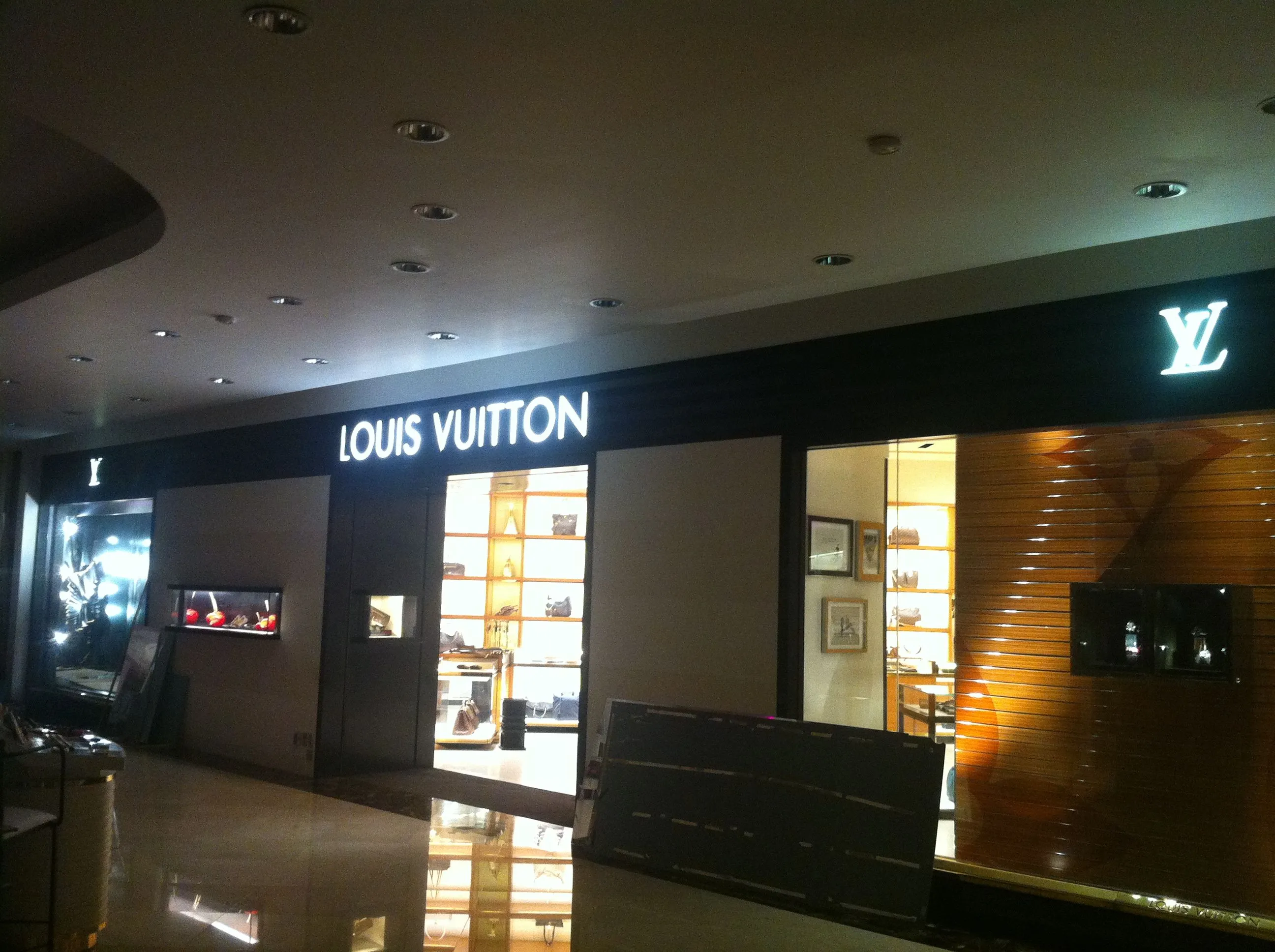 Fachadas de cristal y templados en Louis Vuitton - Imagen 4