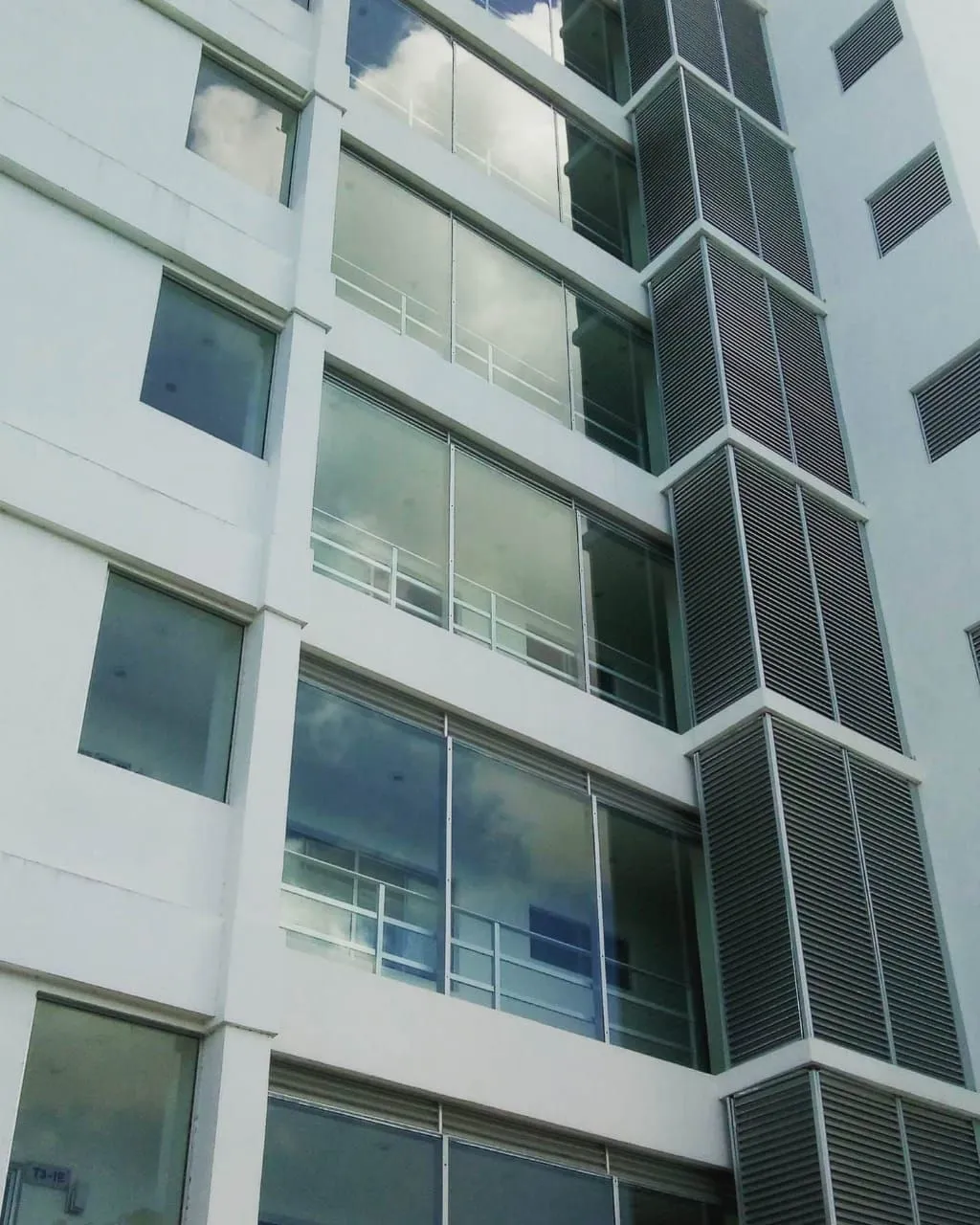 Cristal laminado templado en edificio de 8 pisos Astoria Soho - Imagen 2