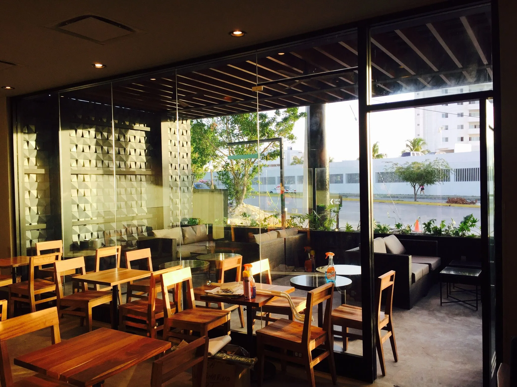 Starbucks en varias ubicaciones: Cozumel, Cumbres, Villamarino y Terminal 3 Cancún - Imagen 2