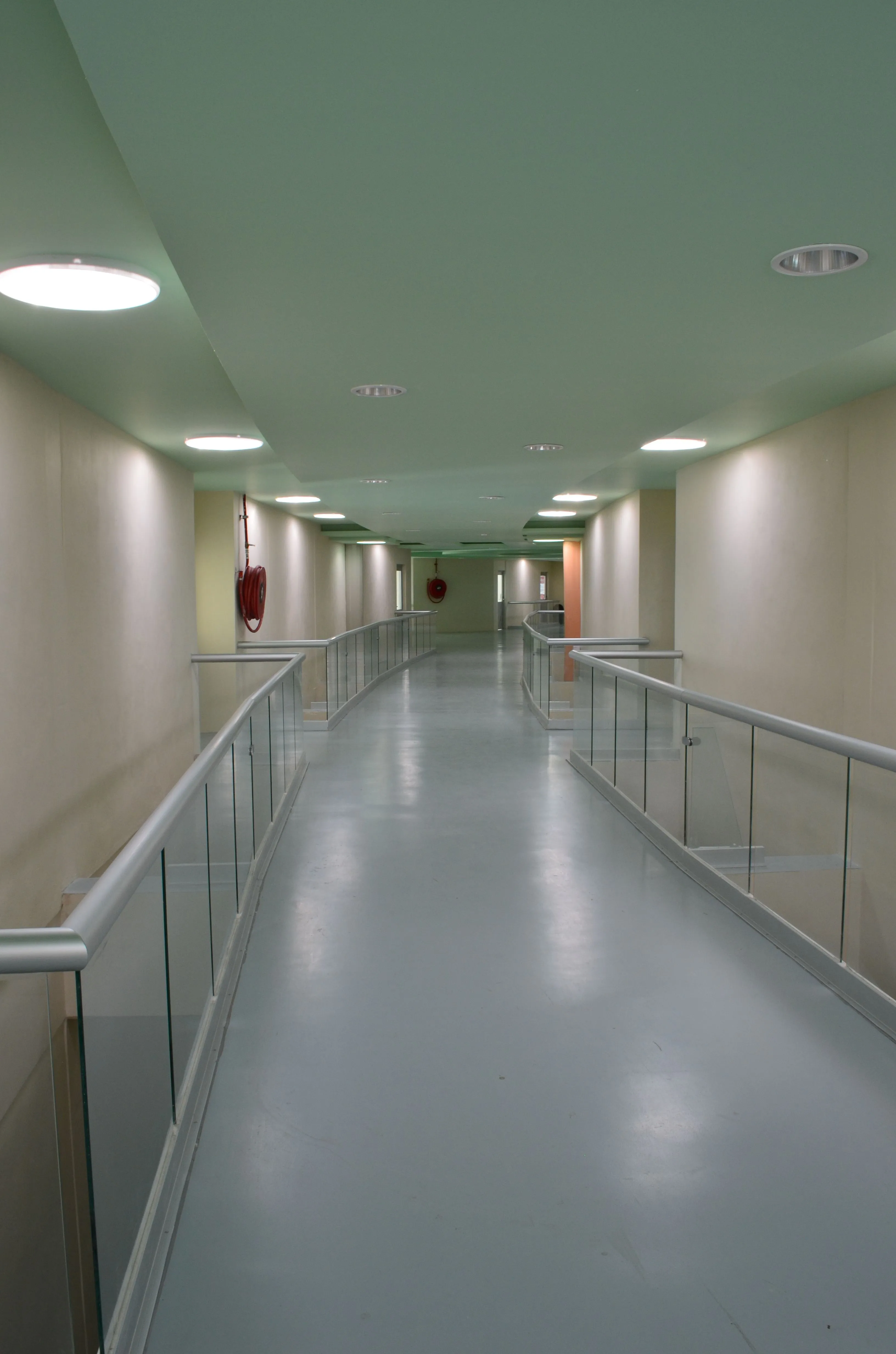 Cancelaría en aluminio y cristal en UQROO Chetumal y Playa del Carmen